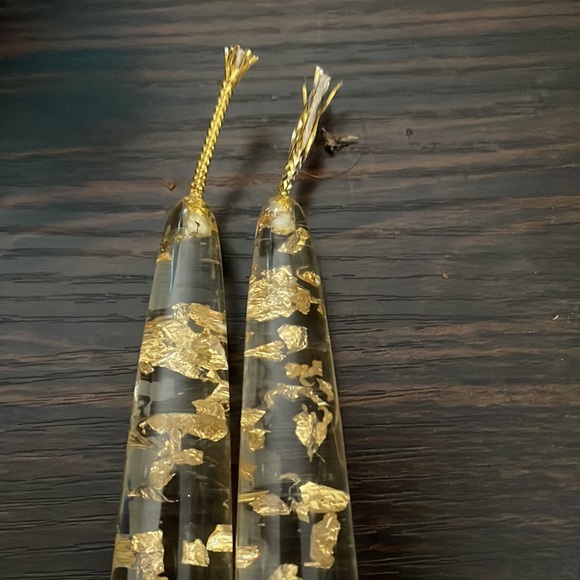 1960's Lucite Taper Candles can’t find a tape measure so I phone for scale - Picture 2 of 3